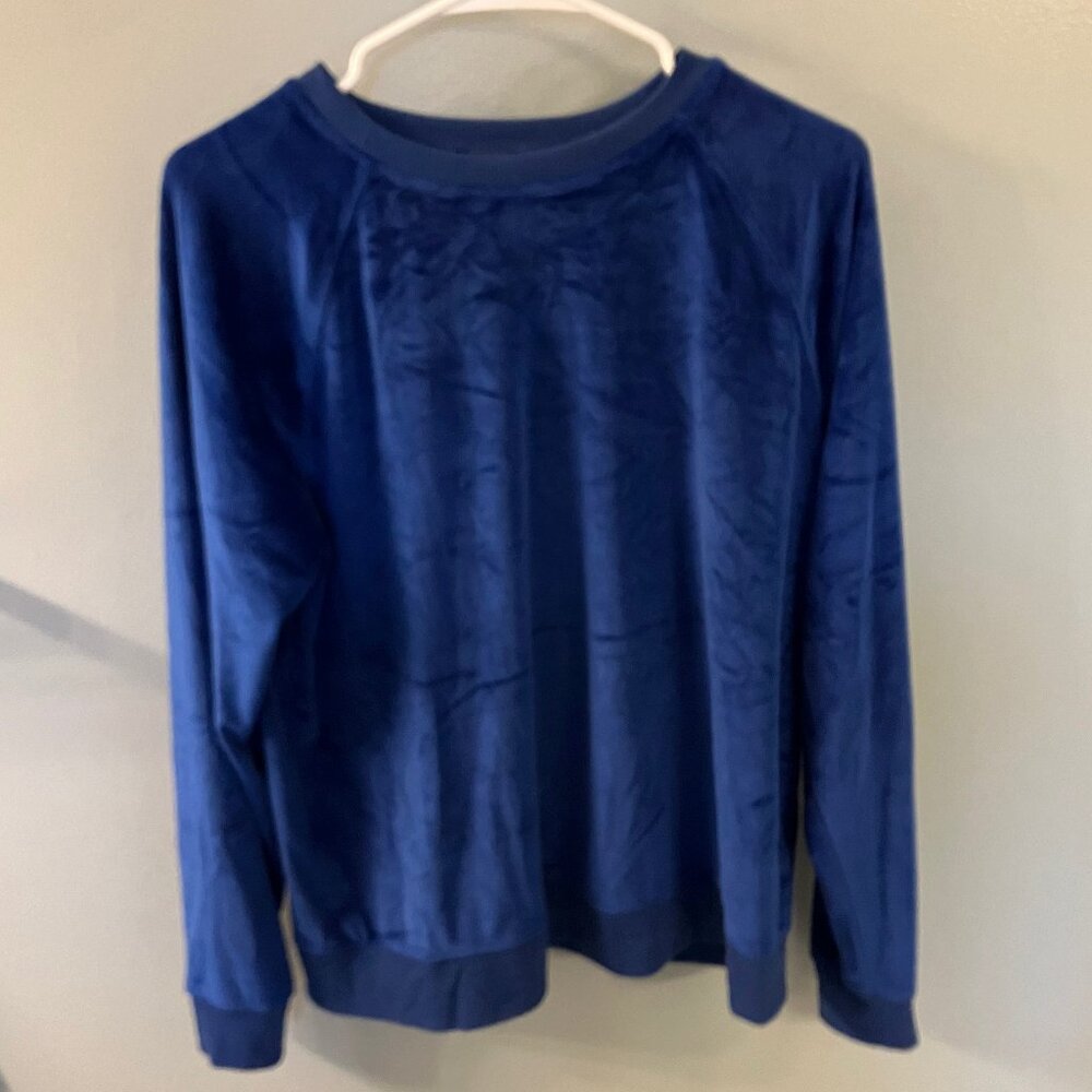 NWOT Basic Editions Dark Blue Buttery Soft Top Large